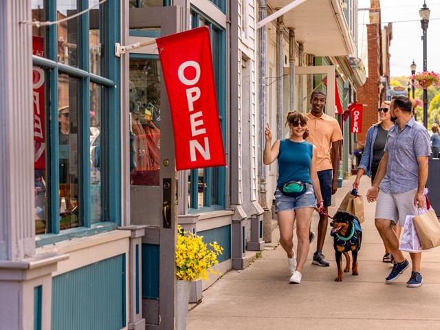 3 Walkable Wisconsin Small Towns with Big Charm