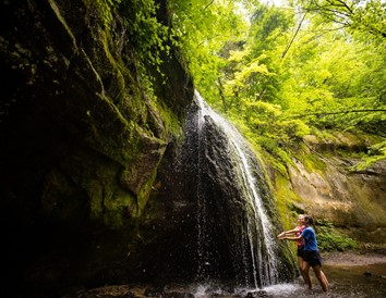 7 Easy-Access, Picnic-Perfect Wisconsin Waterfalls