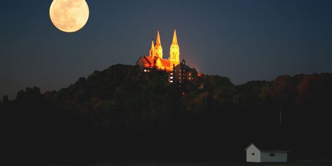Dan Rice moon over holy hill.