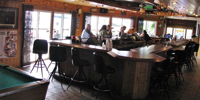 Harbor View Pub &amp; Eatery on Long Lake