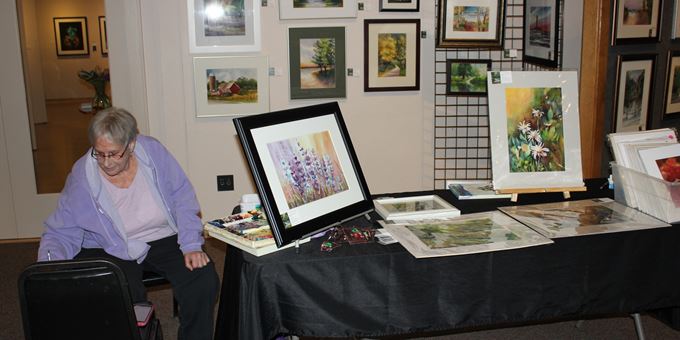 Demo by artist Phyllis Brillowski at the Northern Moraine Spring Art Tour