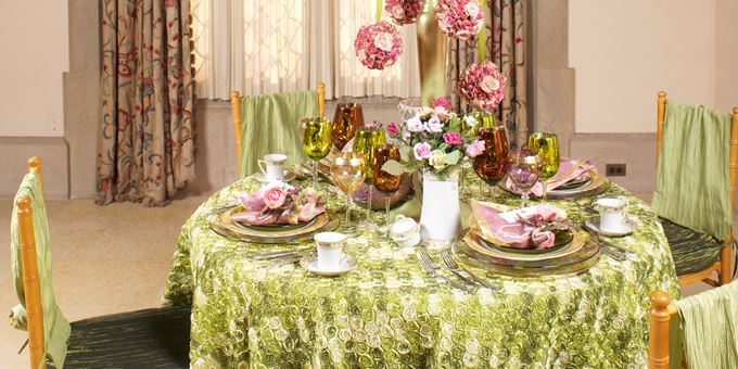 Extravagent table settings by area designers.