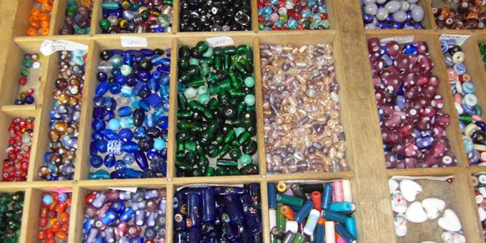 Red Rose&#39;s Bead Haven