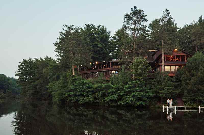Outside View Of Ishnala Supper Club In Lake Delton
