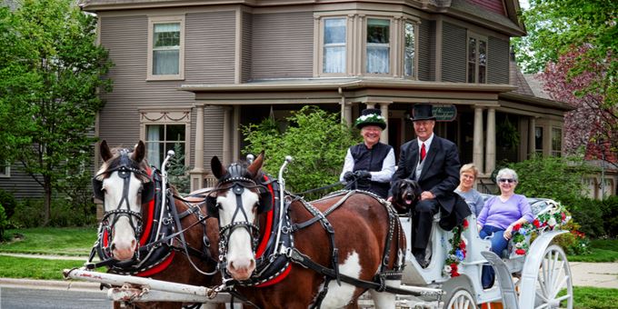 Horse-drawn architectural tours available.