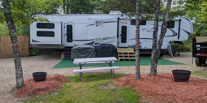 An RV camping at Norm&#39;s Hollow.