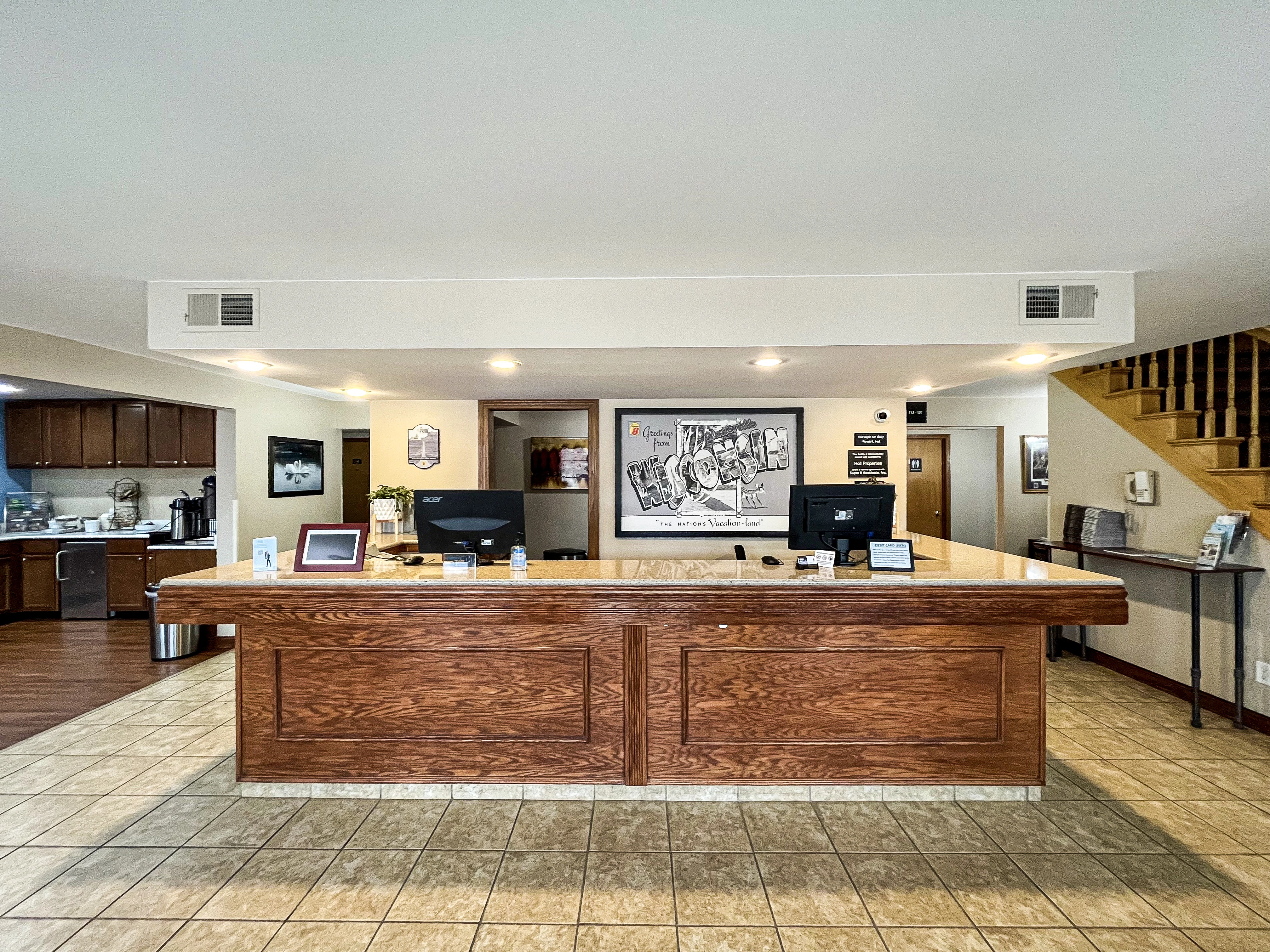 Super 8 Hotel & Luxury Suites | Travel Wisconsin