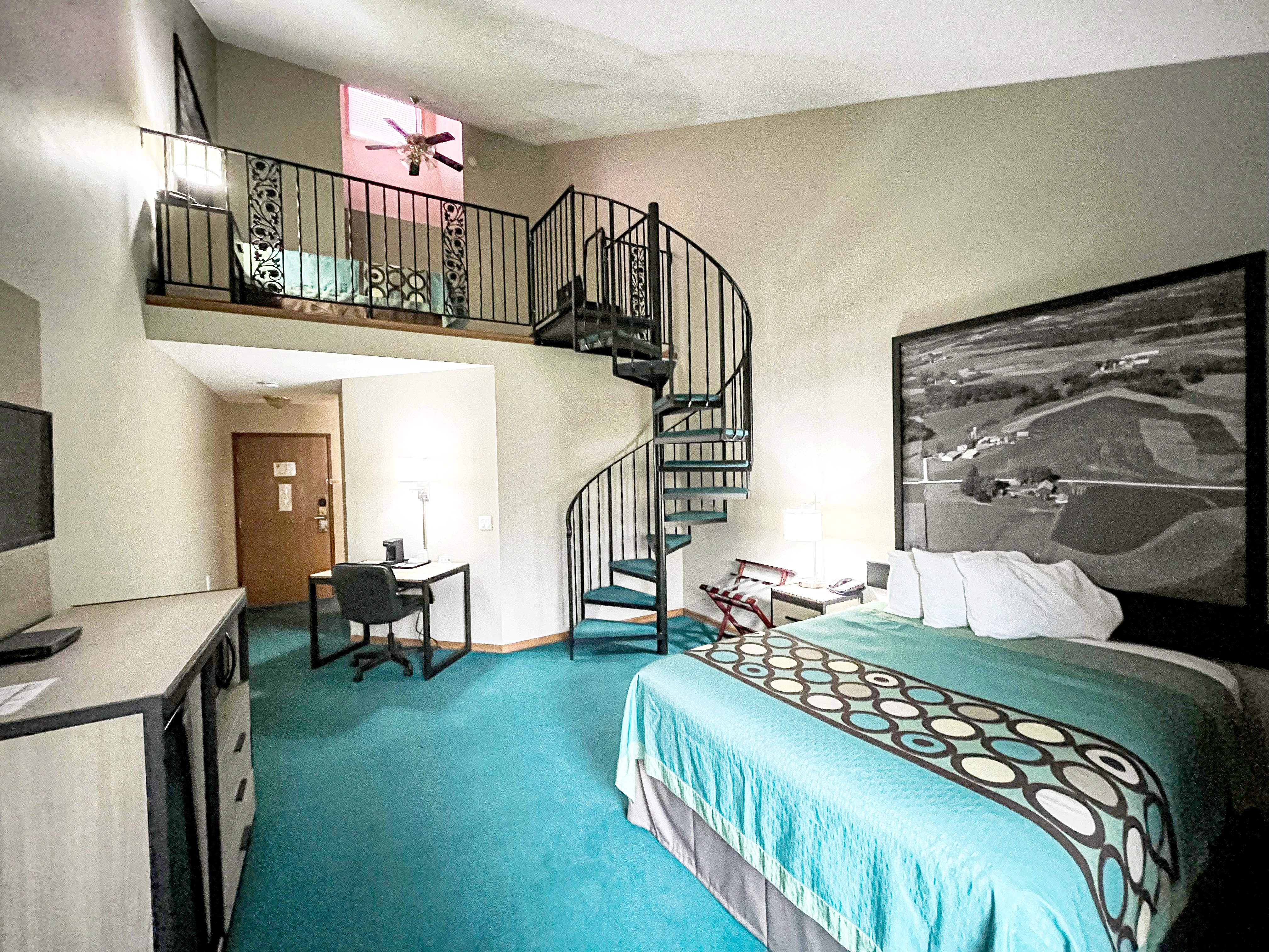 Super 8 Hotel & Luxury Suites | Travel Wisconsin