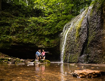 7 Easy-Access, Picnic-Perfect Wisconsin Waterfalls