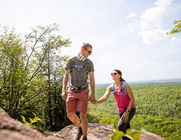 4 Breathtaking Hikes in Wisconsin's Bluffs (And Where to Eat After)