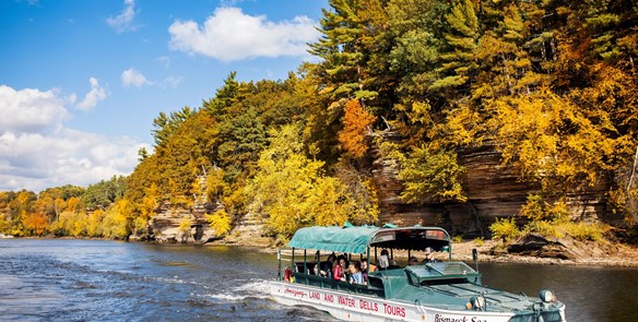 Experience Fall Color on These Wisconsin Fall Boat Tours
