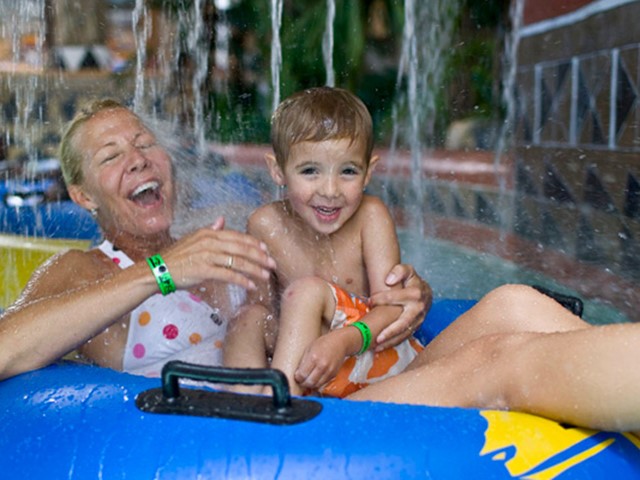 Wisconsin Indoor Waterparks for Your Family Getaway
