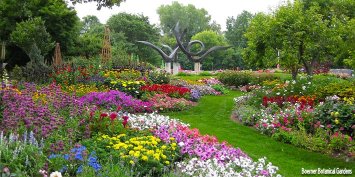 4 Milwaukee Gardens For Spring Flowers Travel Wisconsin