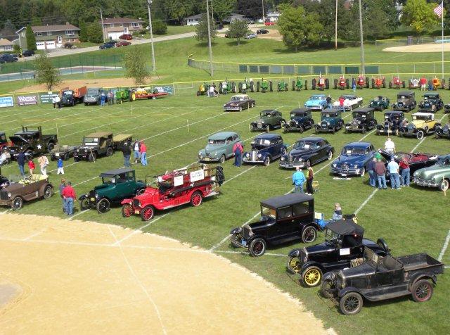 Cars at Hill &amp; Valley Show