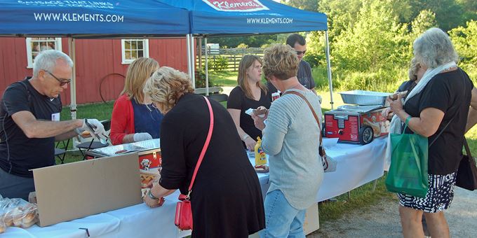 20+ food vendors from all over southern Wisconsin provide unlimited sampling to our guests. It&#39;s a perfect way to discover a new favorite restaurant, caterer or product.