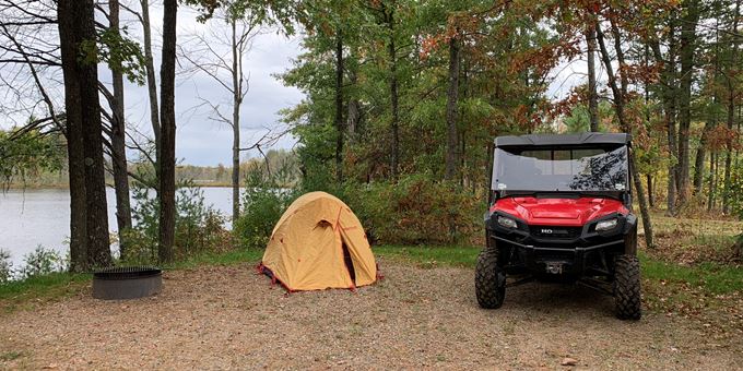 Reserve a site along Aninnan Lake to pitch a tent or pull in a camper. Lake sites go fast!