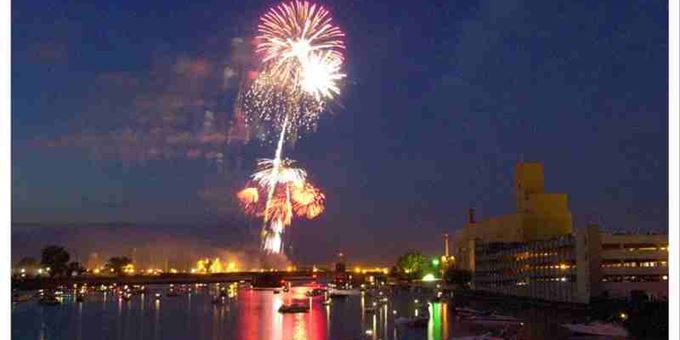 Fireworks over the Fox River