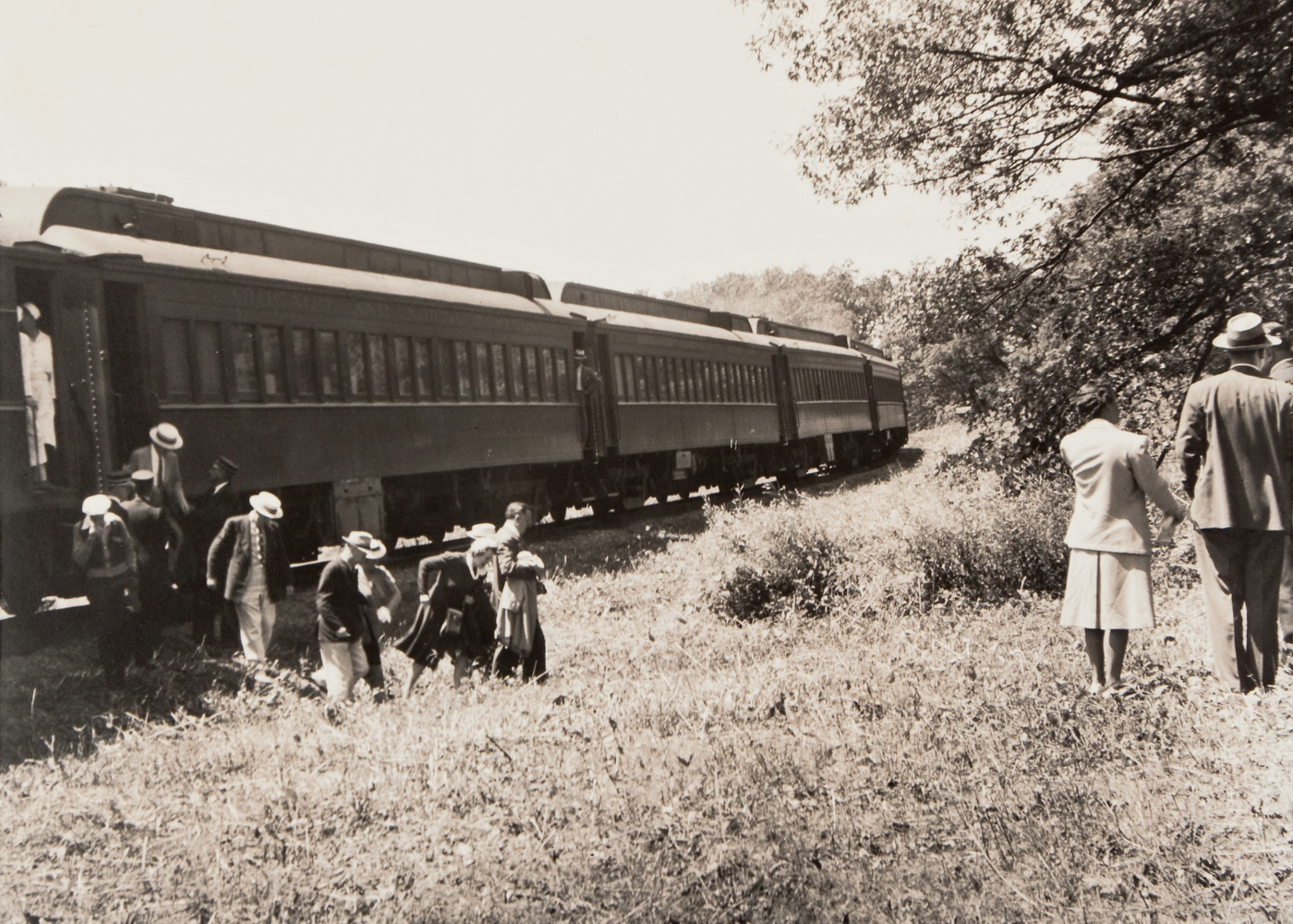 People offload off the train to get to Cave of the Mounds