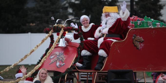 Of course Santa&#39;s a cheesehead! Catch the jolly old man during Oconomowoc&#39;s Christmas parade.