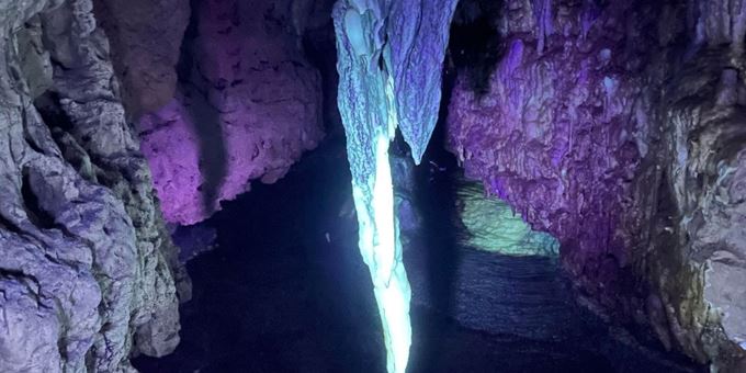Gradients of cool colors in Cave of the Mounds