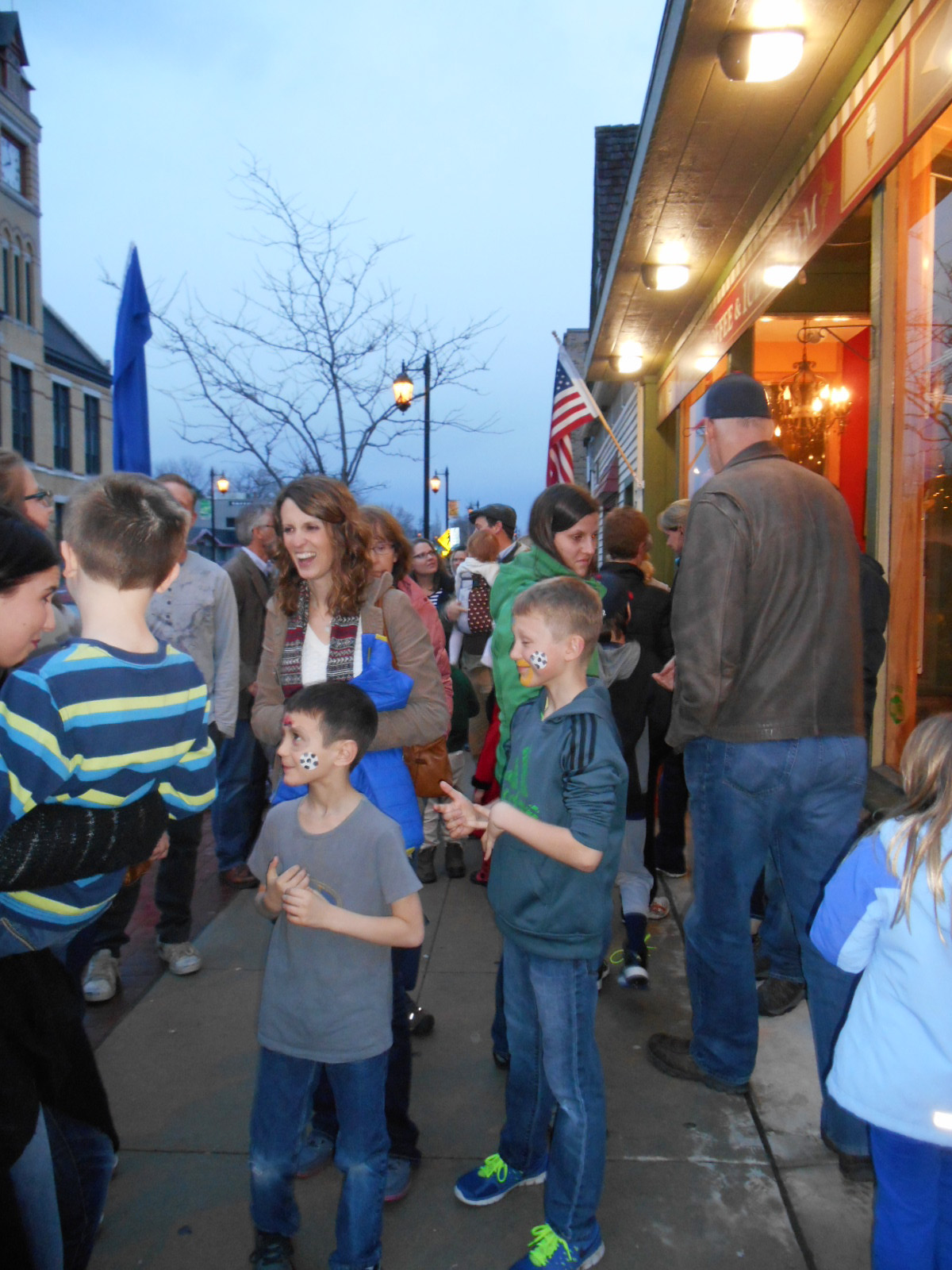 Enjoy a night out in downtown Oconomowoc to celebrate spring during the Downtown Oconomowoc Business Association's annual Spring Gallery Night in May.