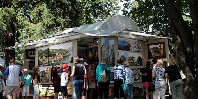 Artists travel from around the country to display their wares at the Festival of the Arts.