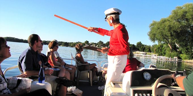 Local history buffs lead you along a trip to Oconomowoc&#39;s gilded past during annual Lac La Belle boat tours.