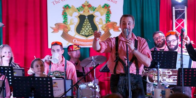 Strike up the band! Live music plays through the weekend at Oconomowoc&#39;s German Christmas Market including some of the area&#39;s most popular polka bands.