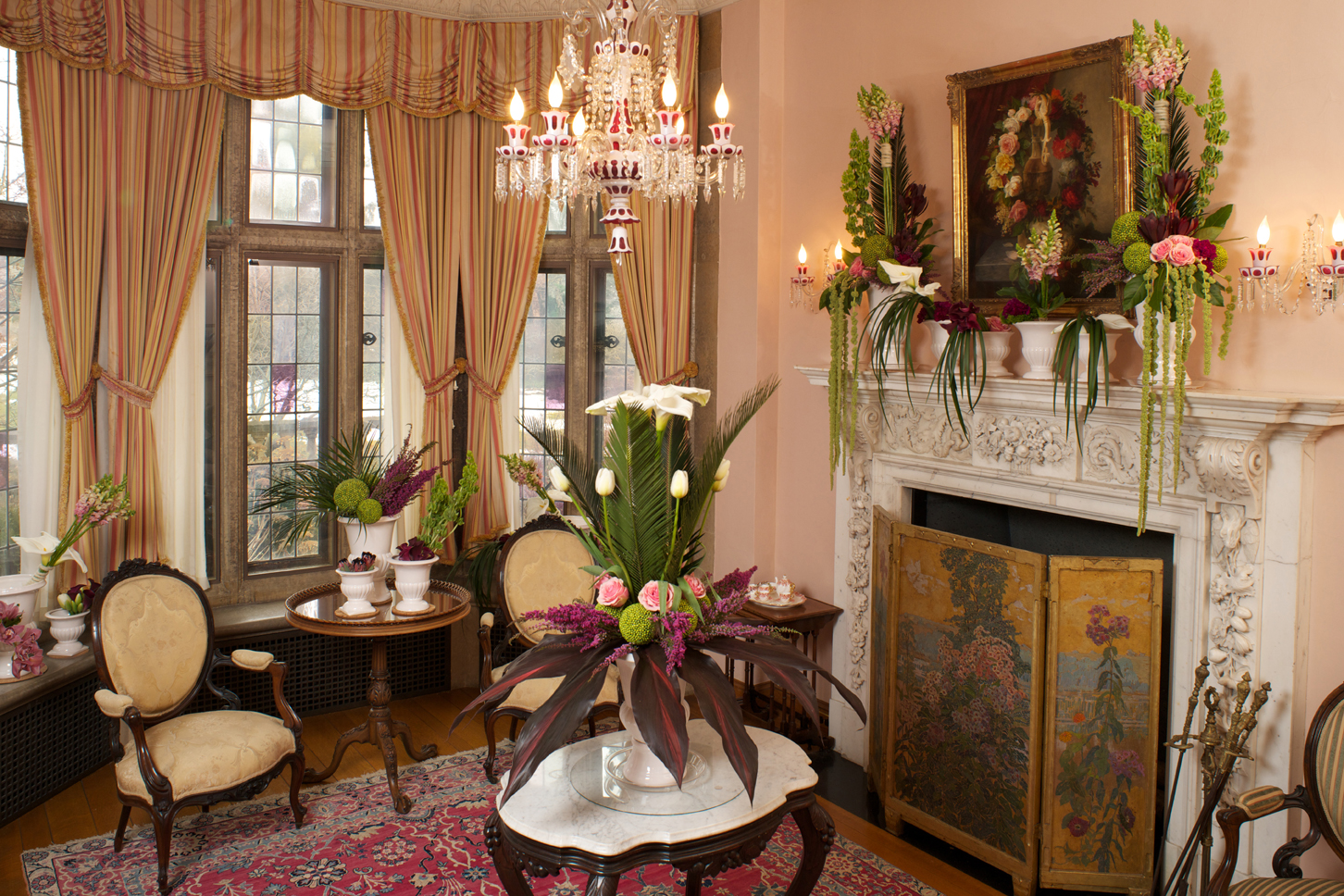 Floral arrangements inspired by the historic room.