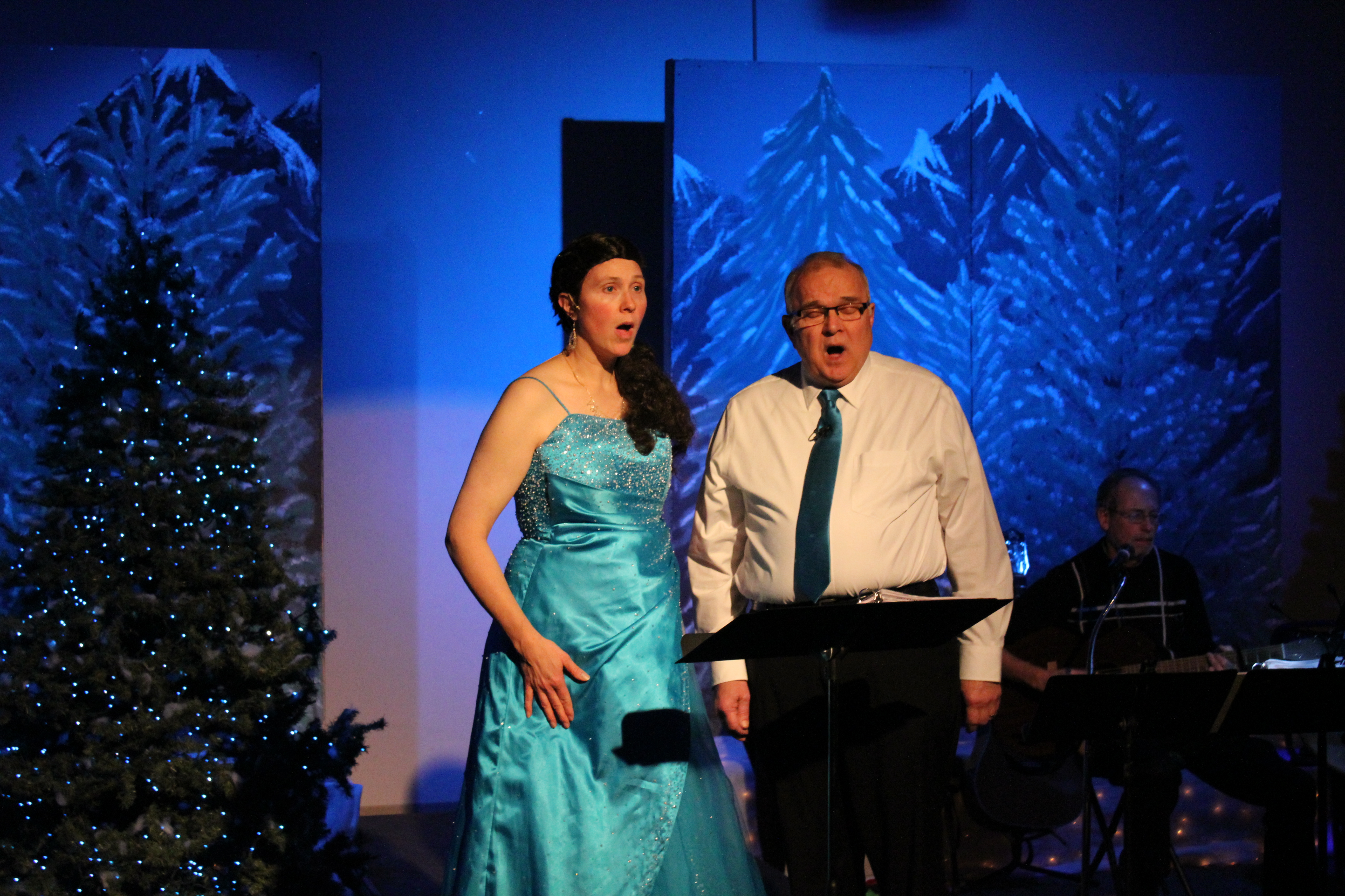 Kerrylynn Kraemer-Mahlendorf and Tom Clegg singing in Celtic Christmas 2014