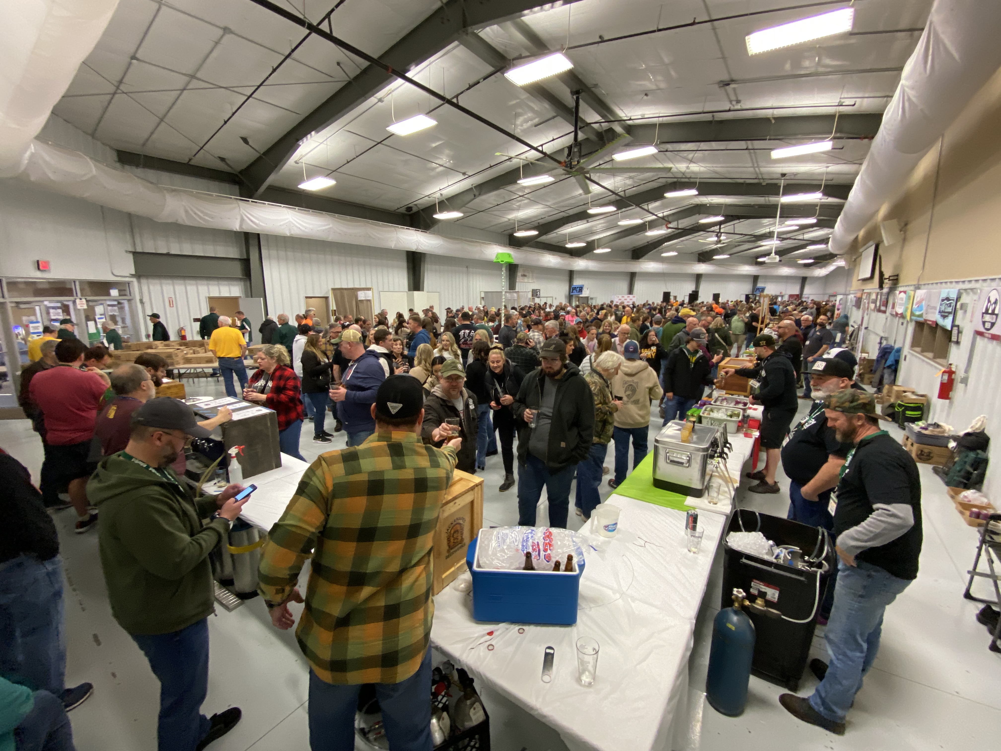 crowd at roar off the shore