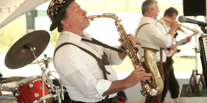 The ever-popular Johnny Wagner Band plays every night of Oktoberfest!