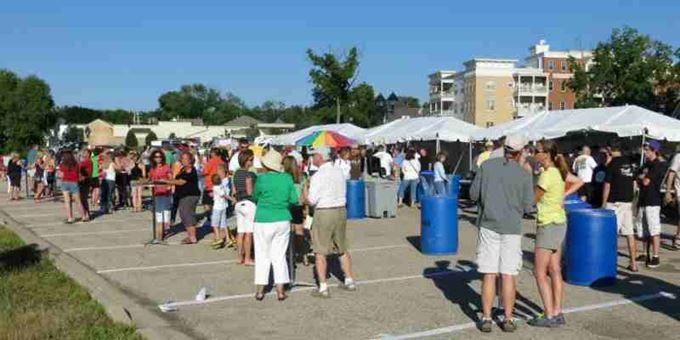 Crowds forming at the Delafield Block Party