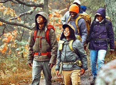 Friends hiking loading=