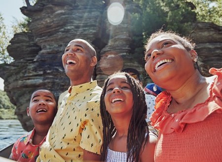 family getting splashed on jet boat loading=