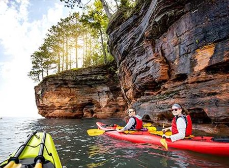 Friends Kayaking loading=