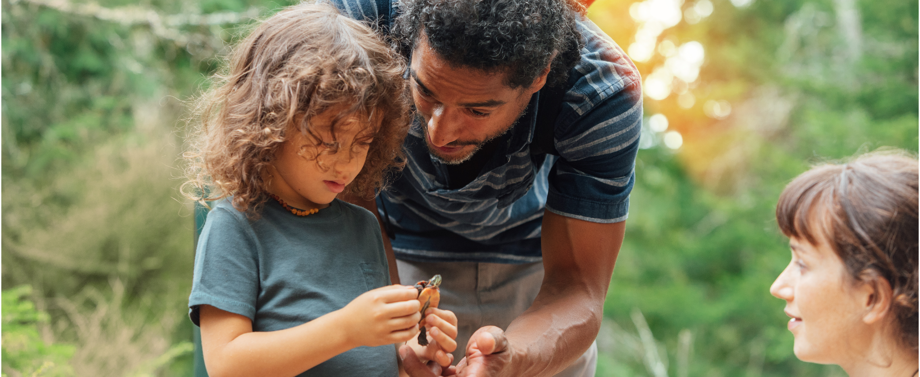 Science & Nature Centers-084 Family Explores Ridges Sanctuary