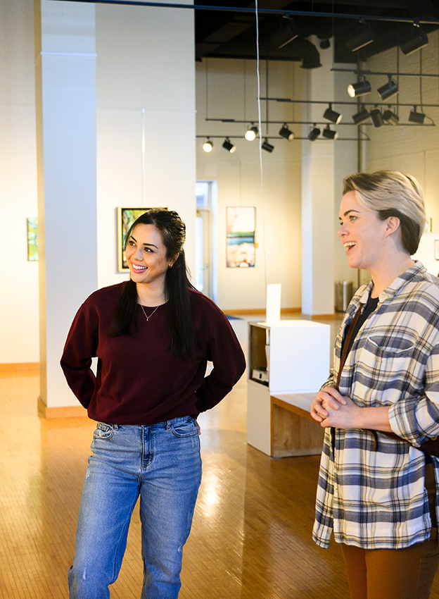 Friends looking at an art piece in a museum
