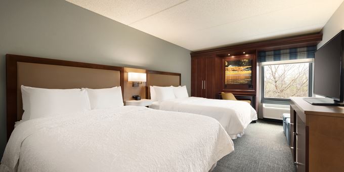 Relax in our Double Queen room with two clean and fresh Hampton beds&#174;.