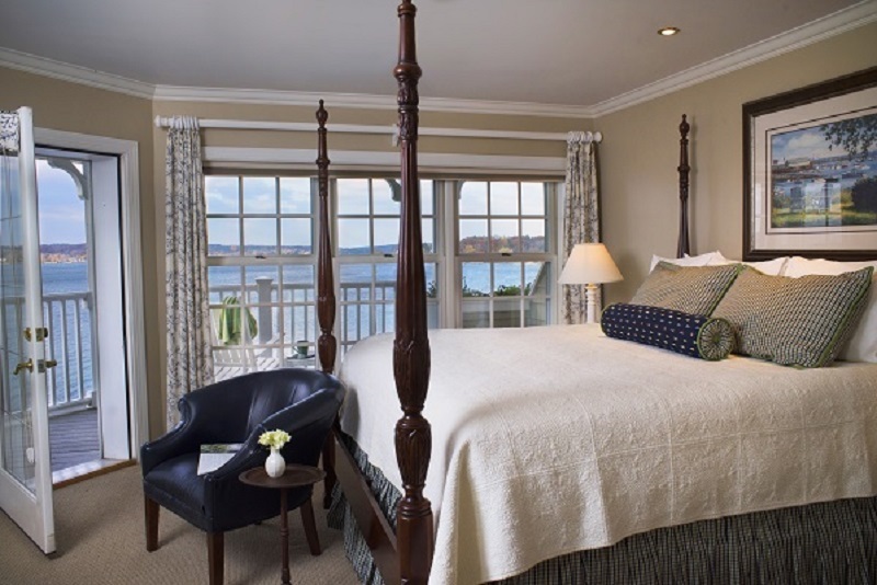 Room at the Geneva Inn.