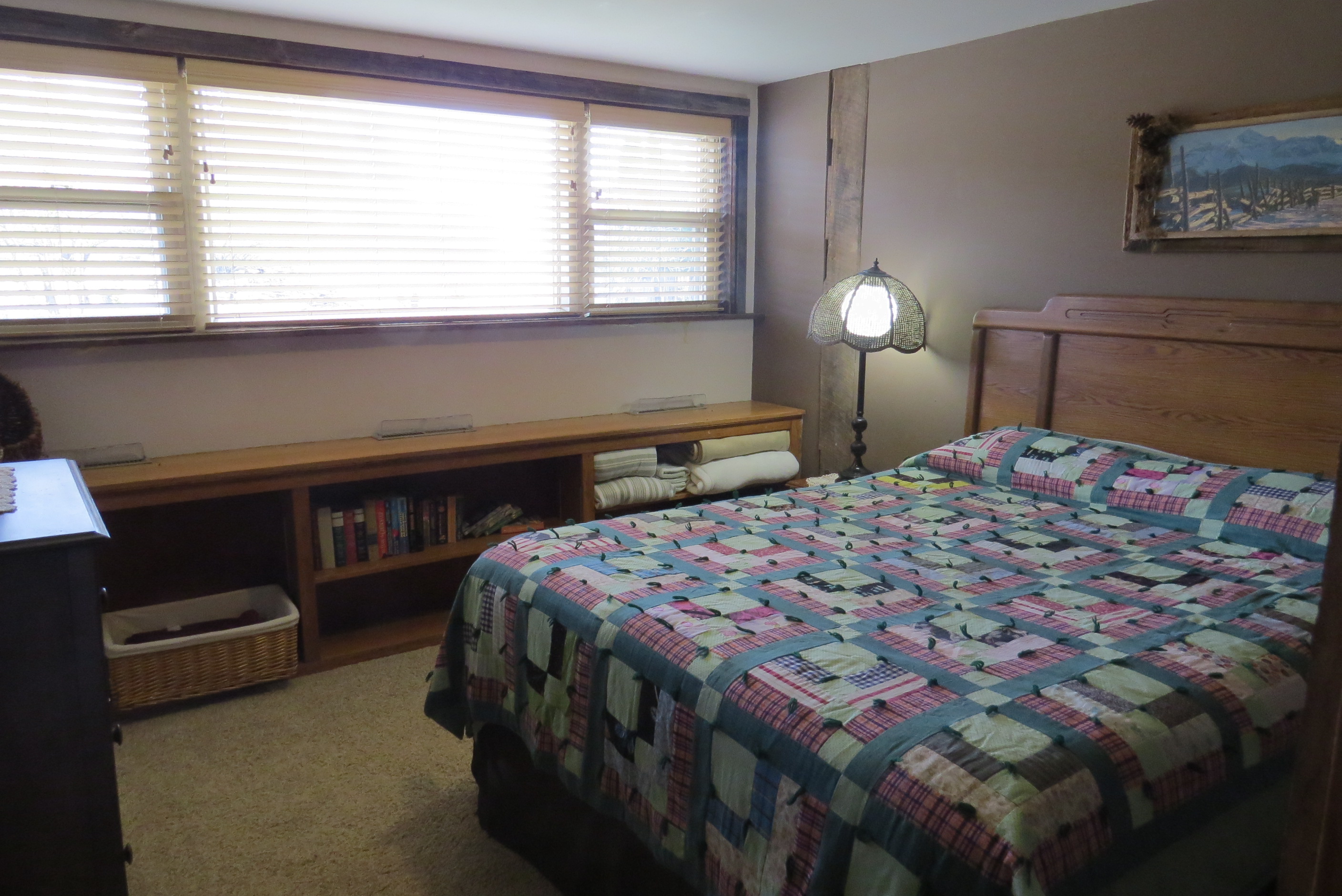 Bedroom 2 - Antique Unit Queen size bed.