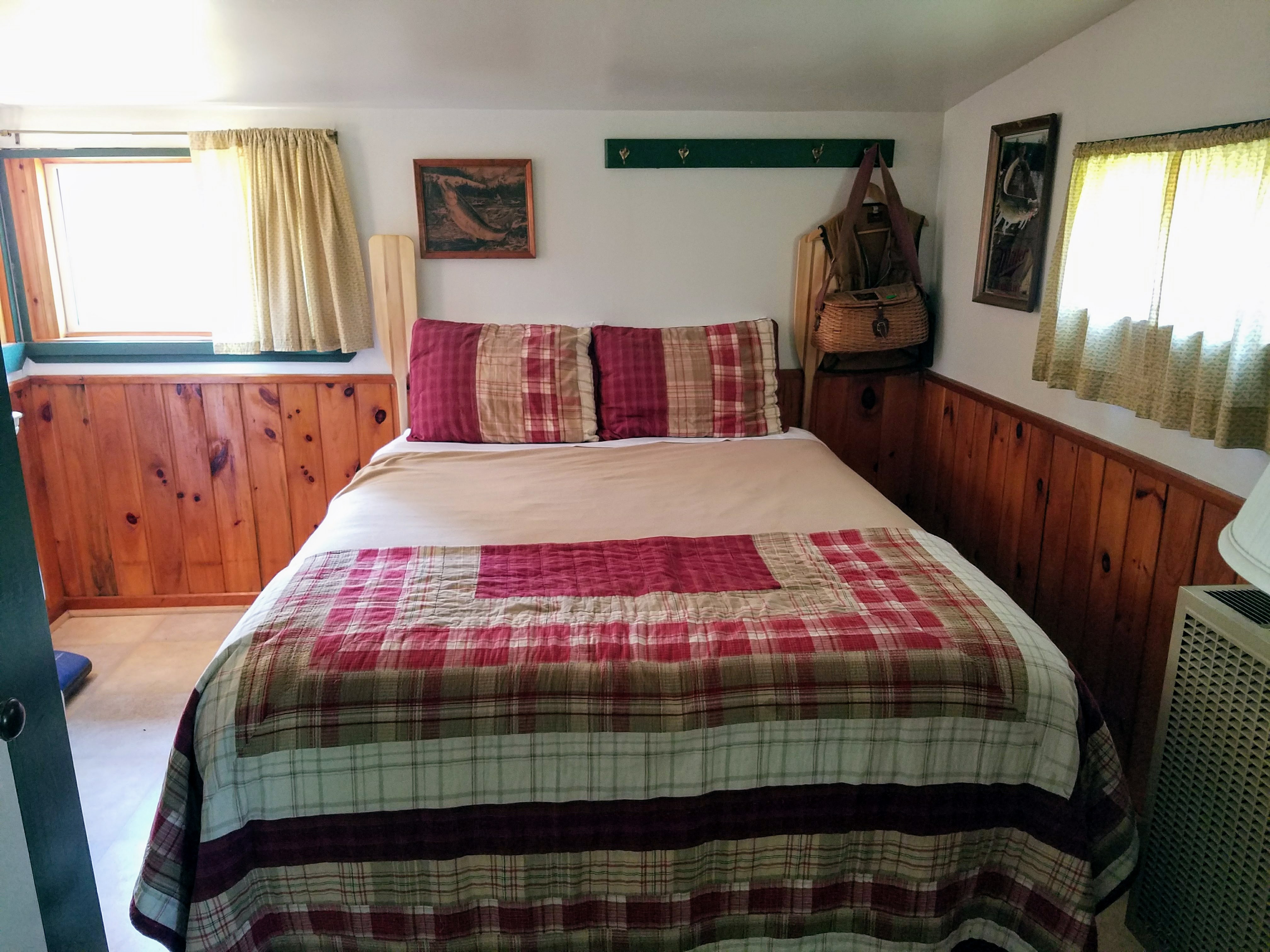 Cabin #4 Queen bedroom