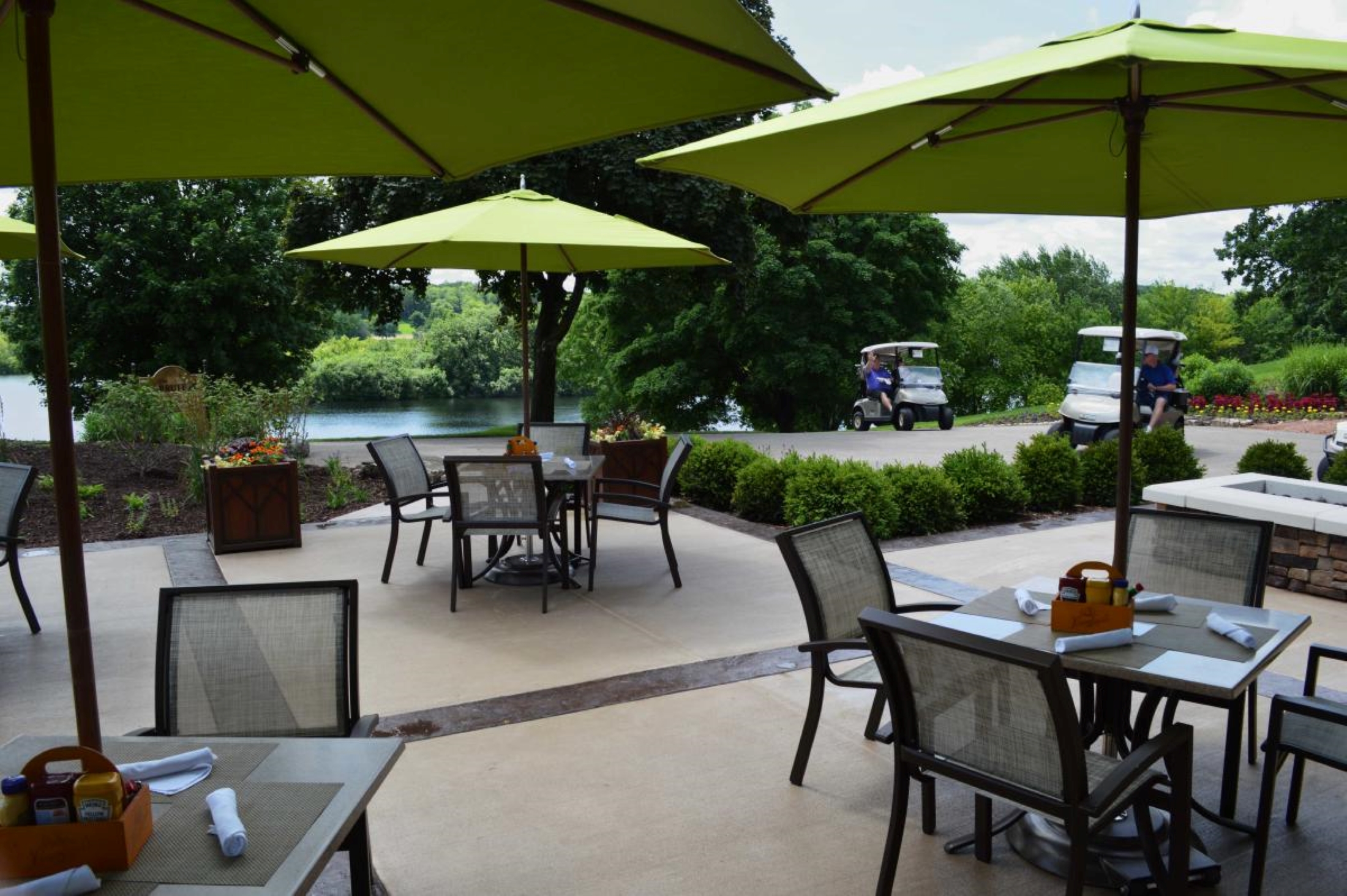 Patio at Links Bar &amp; Grill