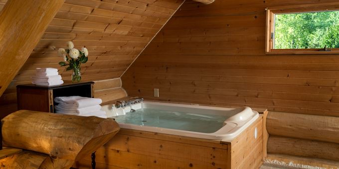 Large BainUltra whirlpool in the loft of the Paul Bunyan log cabin at Justin Trails Resort.