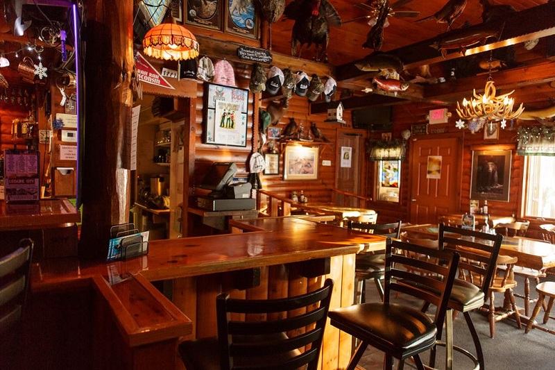 Black Bear Bar & Grill | Minocqua, WI | Travel Wisconsin