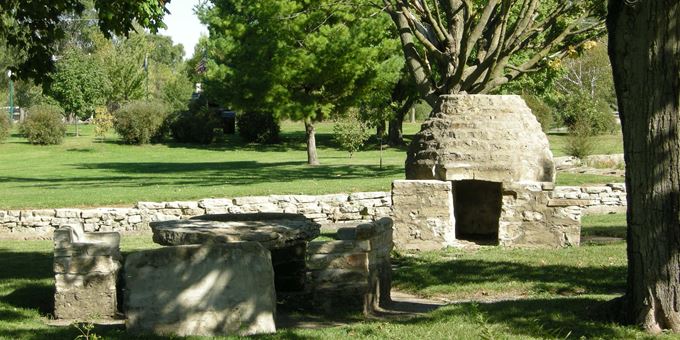 The duck hutch can be found along Allen Creek, which meanders through Leonard Leota Park in Evansville.  The duck hutch and other 1930s-era stone structures contributed to the park&#39;s designation on the National Register of Historic Places.