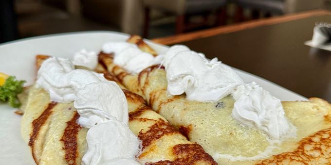 crepes with whip cream