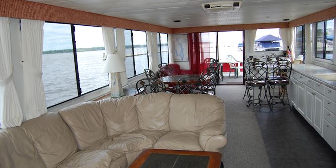 The main party room of the Cruisin&#39; Turtle