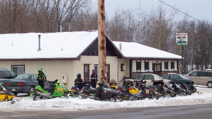 Located two blocks from the Tri-County Recreational Corridor in Ashland, Hugo's Pizza offers tempting soups, salads, and sandwiches in addition to its award-winning pizza.