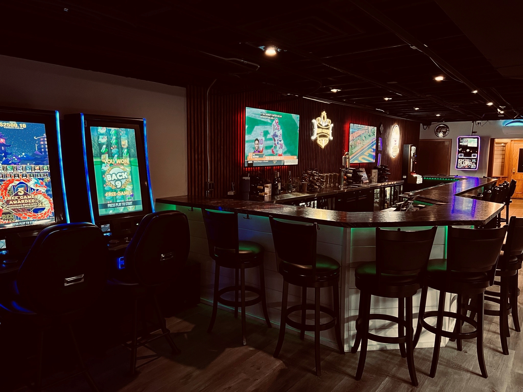 The bar at LG Billiards